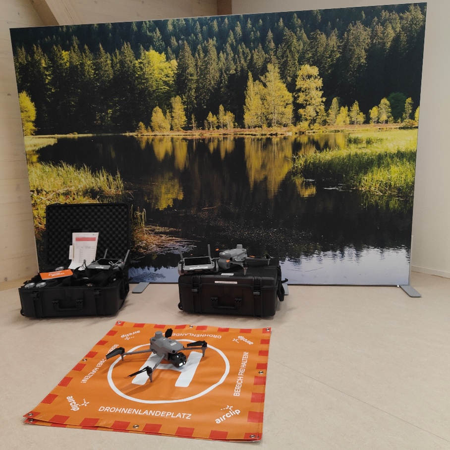 Teilnehmende bei der Diskussion in Kleingruppen